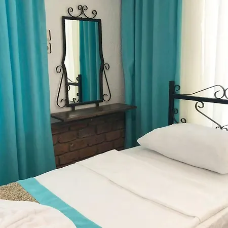 Oezcakil Boutique 2*